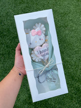 Load image into Gallery viewer, Daisy + leaf cutters for bouquet