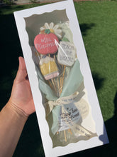 Load image into Gallery viewer, Daisy + leaf cutters for bouquet
