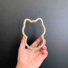 Load image into Gallery viewer, Cat Cookie Cutter (sitting)