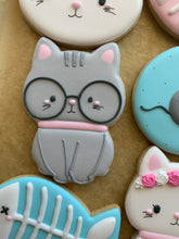 Load image into Gallery viewer, Cat Cookie Cutter (sitting)