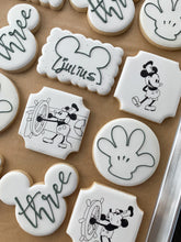 Load image into Gallery viewer, Scalloped Rectangle Cutter (uneven)