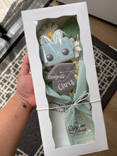 Load image into Gallery viewer, Daisy + leaf cutters for bouquet
