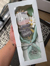 Load image into Gallery viewer, Daisy + leaf cutters for bouquet
