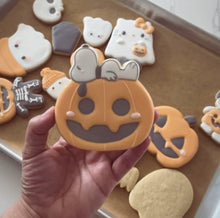 Load image into Gallery viewer, Snoopy pumpkin Cutter 02
