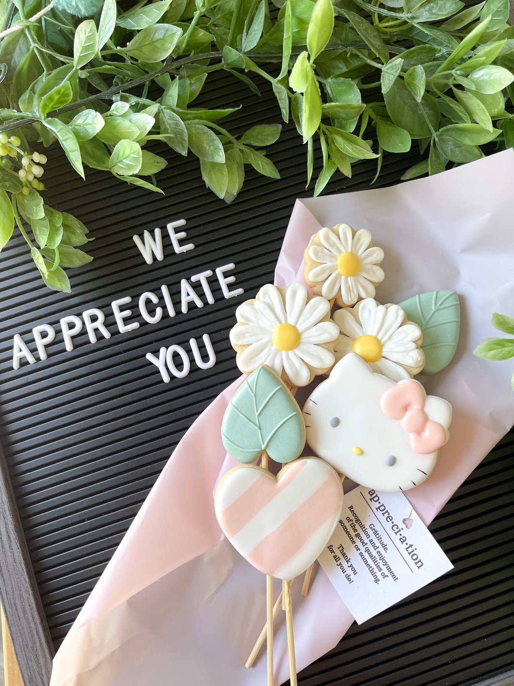 Kitty and Daisy Mini Bouquet